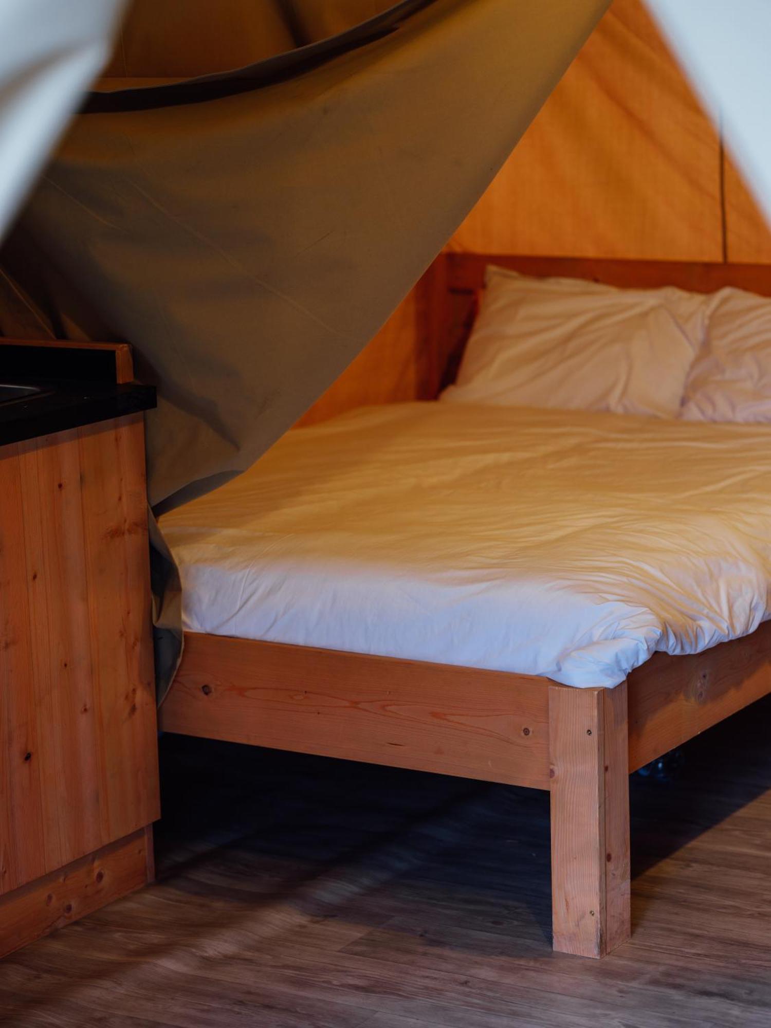 Sunset Retreats Safari Tent Ombersley Экстерьер фото
